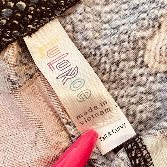 ~ LuLaRoe Tall & Curvy Rollerskates Leggings L XL Soft Stretchy Comfy Skates - Picture 8 of 8